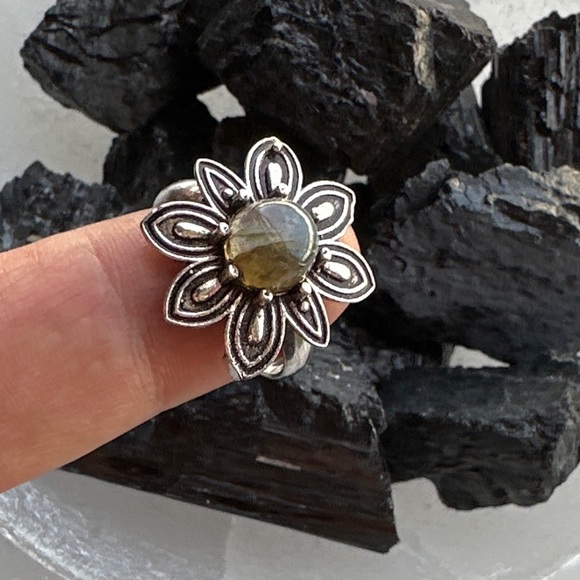 Rainbow Labradorite drop sterling silver statement gem ring/tip ring - Picture 2 of 6